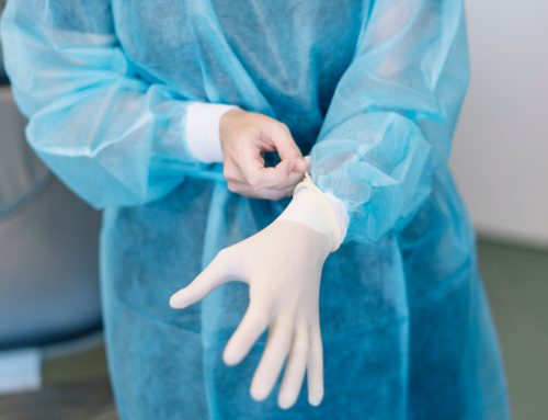 Advantages & Disadvantages of Latex and Nitrile Gloves